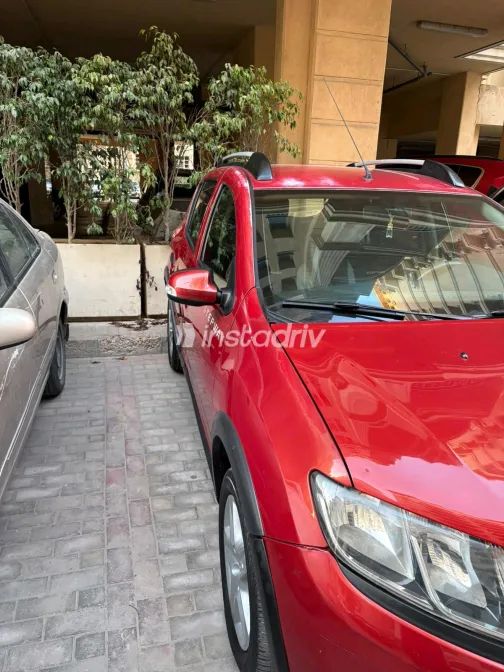 Renault Sandero Step Way 2017 White Automatic Used for Sale in Greater Cairo ( Cairo + Giza) - 4