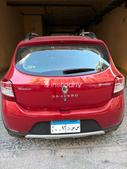 Renault Sandero Step Way 2017 White Automatic Used for Sale in Greater Cairo ( Cairo + Giza) - 9