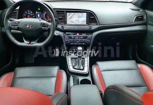 Hyundai Elantra AD 2017 White Automatic Used for Sale in Greater Cairo ( Cairo + Giza) - 4