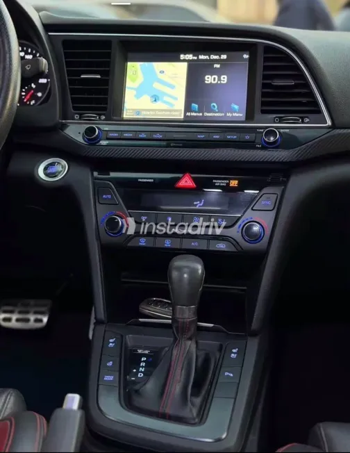 Hyundai Elantra AD 2017 White Automatic Used for Sale in Greater Cairo ( Cairo + Giza) - 7
