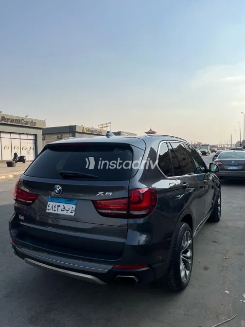 بي ام دبليو X5 2016 رمادي يدوي مستعملة للبيع في القاهرة الكبرى ( القاهرة - الجيزة) - 9