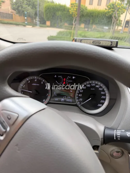 Nissan Sentra 2024 Gold Automatic Used for Sale in Greater Cairo ( Cairo + Giza) - 2