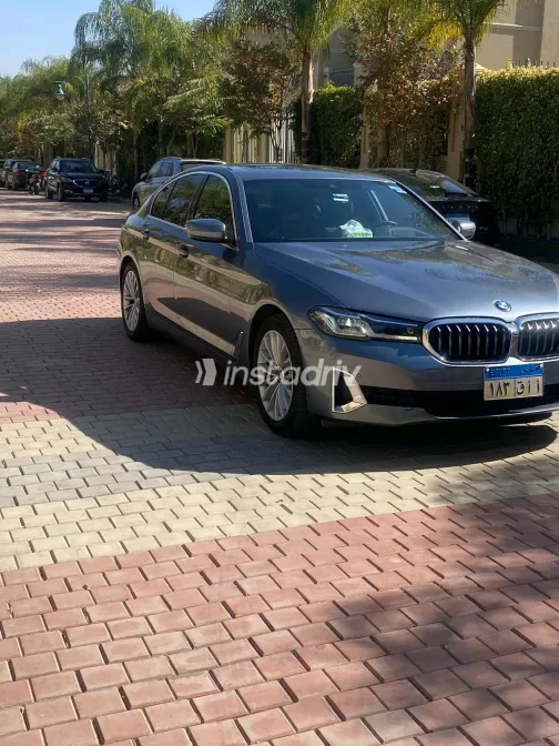 بي ام دبليو 520 2021 رمادي أوتوماتيك مستعملة للبيع في القاهرة الكبرى ( القاهرة - الجيزة) - 2