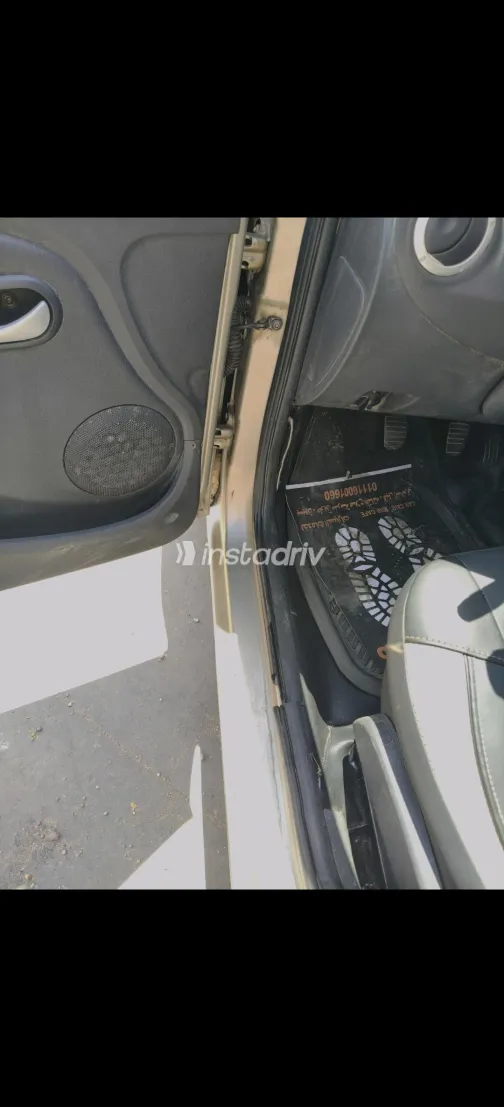 Renault Logan 2009 Gold Manual Used for Sale in Greater Cairo ( Cairo + Giza) - 2