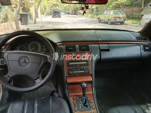 Mercedes E 200 1998 Silver Automatic Used for Sale in Greater Cairo ( Cairo + Giza) - 2