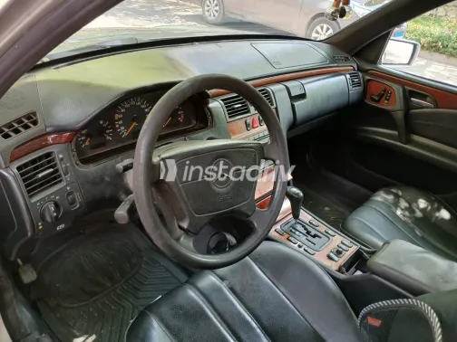 Mercedes E 200 1998 Silver Automatic Used for Sale in Greater Cairo ( Cairo + Giza) - 4