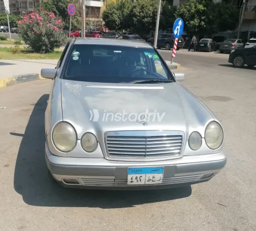 Mercedes E 200 1998 Silver Automatic Used for Sale in Greater Cairo ( Cairo + Giza) - 7
