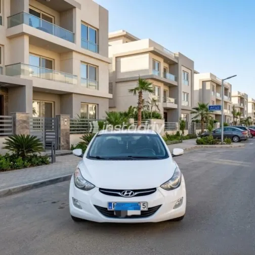 Hyundai Avante 2011 White Automatic Used for Sale in Cairo - 1