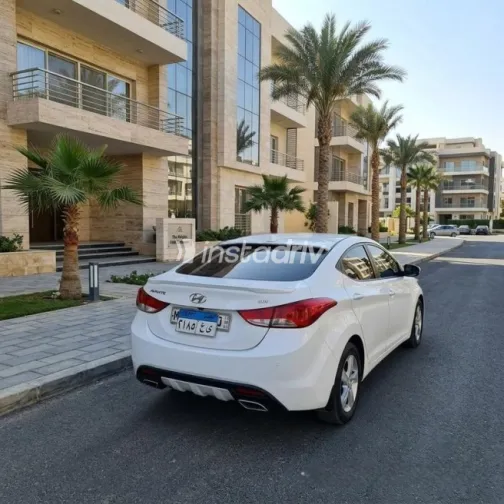 Hyundai Avante 2011 White Automatic Used for Sale in Cairo - 2
