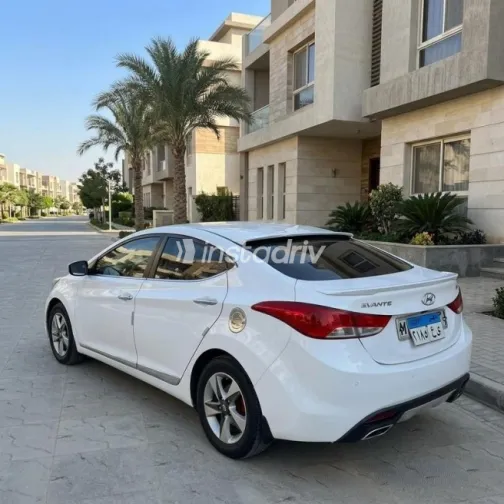 Hyundai Avante 2011 White Automatic Used for Sale in Cairo - 4