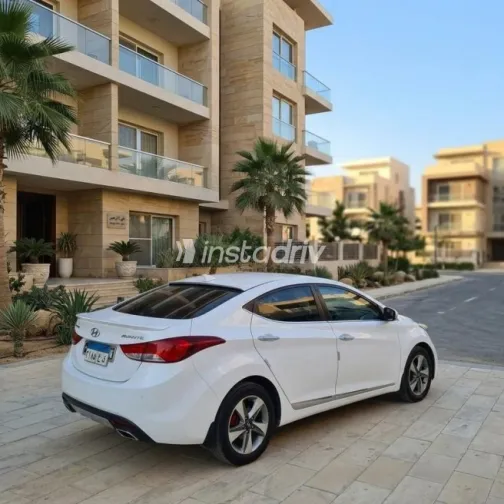 Hyundai Avante 2011 White Automatic Used for Sale in Cairo - 5