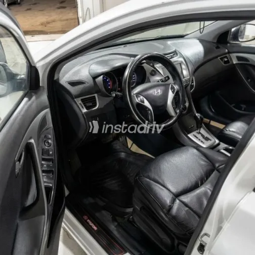 Hyundai Avante 2011 White Automatic Used for Sale in Cairo - 9