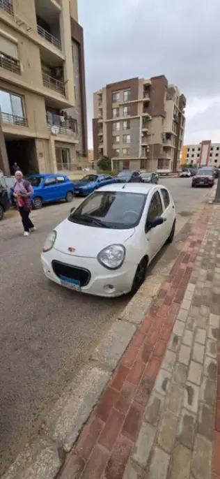 جيلي باندينو 2015 أبيض يدوي مستعملة للبيع في العاشر من رمضان