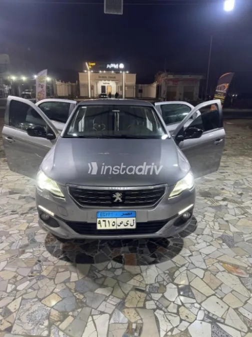 بيجو 301 2020 فضي أوتوماتيك مستعملة للبيع في كفر الشيخ - 1