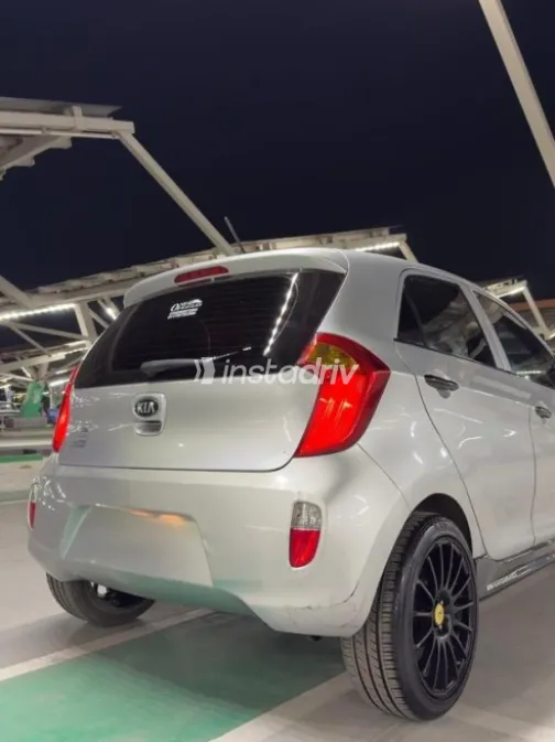 Kia Picanto 2014 Silver Automatic Used for Sale in Cairo - 3