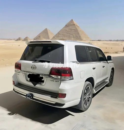Toyota Land Cruiser 2018 White Automatic Used for Sale in Greater Cairo ( Cairo + Giza) - 2