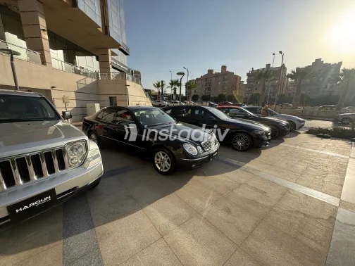 Mercedes E 350 2005 Black Automatic Used for Sale in Greater Cairo ( Cairo + Giza) - 2
