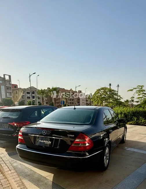 Mercedes E 350 2005 Black Automatic Used for Sale in Greater Cairo ( Cairo + Giza) - 4