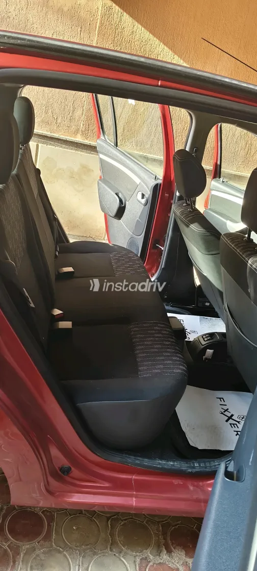 Renault Sandero 2014 Red Automatic Used for Sale in Greater Cairo ( Cairo + Giza) - 4