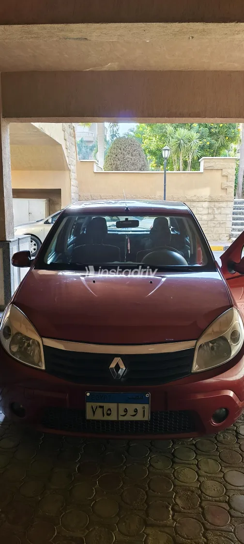 Renault Sandero 2014 Red Automatic Used for Sale in Greater Cairo ( Cairo + Giza) - 5