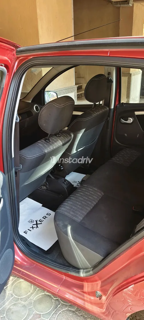 Renault Sandero 2014 Red Automatic Used for Sale in Greater Cairo ( Cairo + Giza) - 6