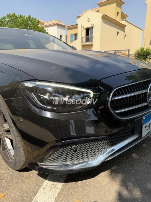 Mercedes E 200 2022 Black Automatic Used for Sale in Greater Cairo ( Cairo + Giza) - 4
