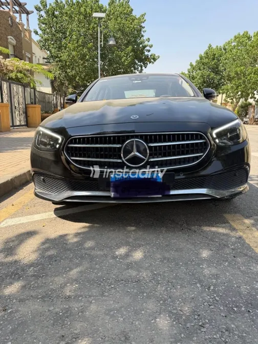 Mercedes E 200 2022 Black Automatic Used for Sale in Greater Cairo ( Cairo + Giza) - 5