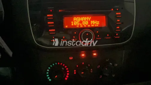 Fiat Punto 2016 Silver Automatic Used for Sale in Greater Cairo ( Cairo + Giza) - 5