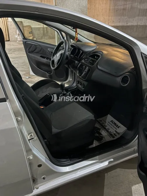 Fiat Punto 2016 Silver Automatic Used for Sale in Greater Cairo ( Cairo + Giza) - 6