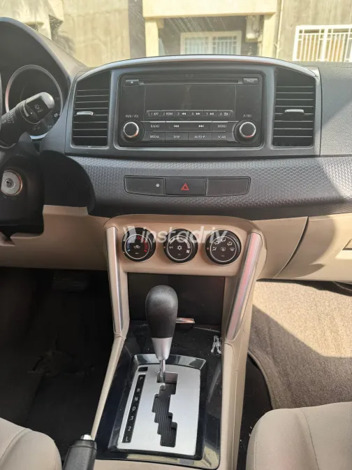 Mitsubishi Lancer 2017 White Automatic Used for Sale in Greater Cairo ( Cairo + Giza) - 4
