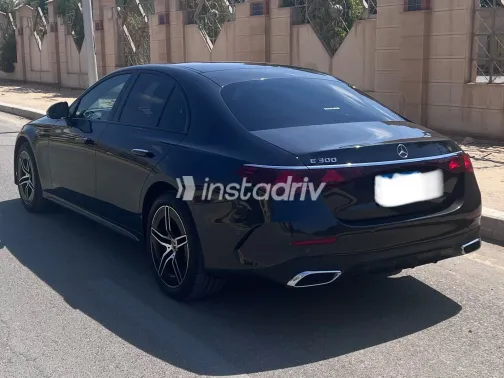 مرسيدس E 300 2025 أسود أوتوماتيك مستعملة للبيع في القاهرة الكبرى ( القاهرة - الجيزة) - 3