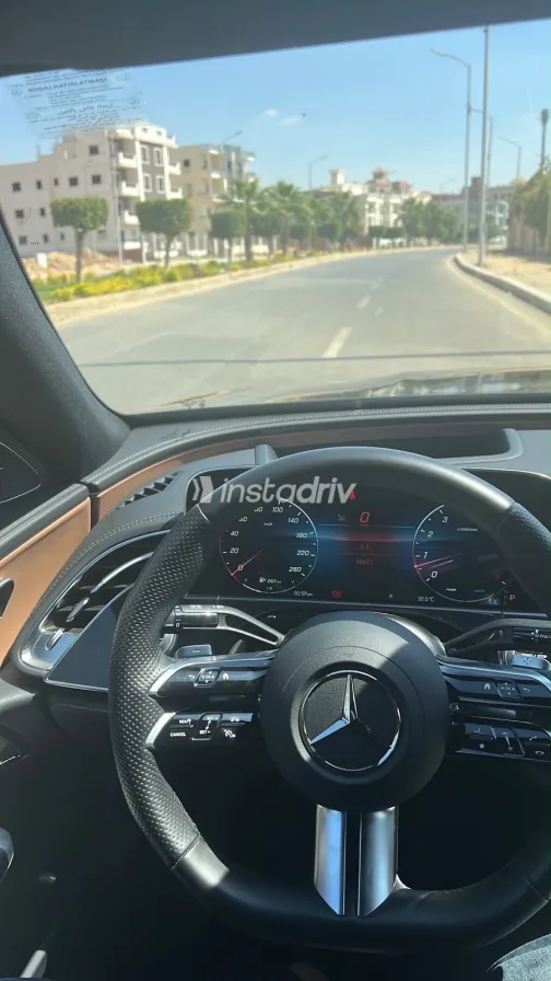 مرسيدس E 300 2025 أسود أوتوماتيك مستعملة للبيع في القاهرة الكبرى ( القاهرة - الجيزة) - 9
