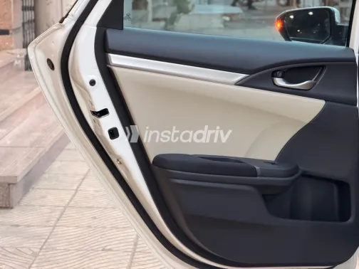 هوندا سيفك 2021 أبيض أوتوماتيك مستعملة للبيع في القاهرة الكبرى ( القاهرة - الجيزة) - 6