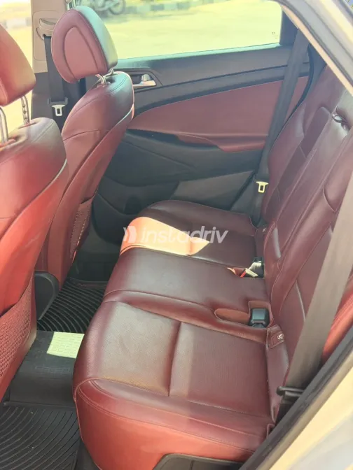 Hyundai Tucson 2018 Silver Automatic Used for Sale in Greater Cairo ( Cairo + Giza) - 8
