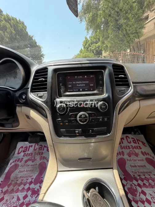 Jeep Grand Cherokee 2014 White Automatic Used for Sale in Greater Cairo ( Cairo + Giza) - 2