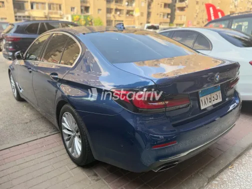 بي ام دبليو 520 2023 أبيض أوتوماتيك مستعملة للبيع في القاهرة الكبرى ( القاهرة - الجيزة) - 2