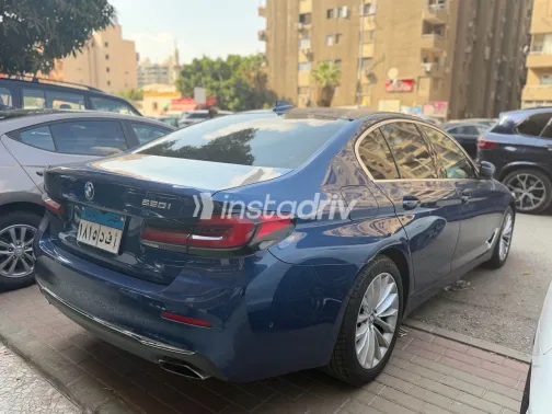 بي ام دبليو 520 2023 أبيض أوتوماتيك مستعملة للبيع في القاهرة الكبرى ( القاهرة - الجيزة) - 9