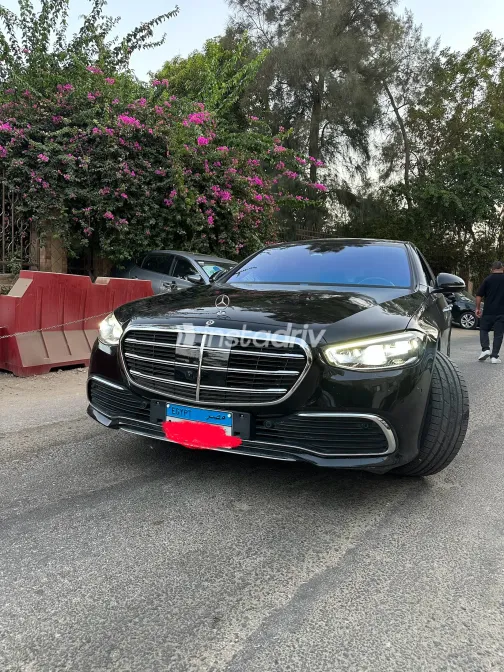 مرسيدس S 450 2022 أسود أوتوماتيك مستعملة للبيع في القاهرة الكبرى ( القاهرة - الجيزة) - 3