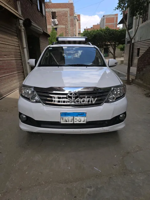 Toyota Fortuner 2017 White Automatic Used for Sale in Greater Cairo ( Cairo + Giza) - 4