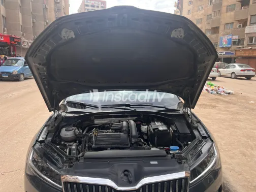 سكودا سوبيرب 2021 رمادي أوتوماتيك مستعملة للبيع في القاهرة الكبرى ( القاهرة - الجيزة) - 5