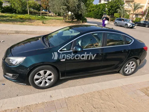 Opel Astra 2019 Green Automatic Used for Sale in Greater Cairo ( Cairo + Giza) - 1