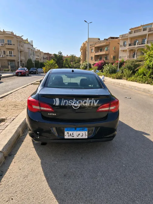 Opel Astra 2019 Green Automatic Used for Sale in Greater Cairo ( Cairo + Giza) - 2