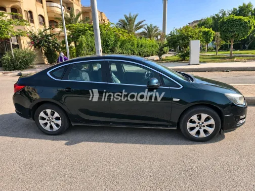 Opel Astra 2019 Green Automatic Used for Sale in Greater Cairo ( Cairo + Giza) - 3