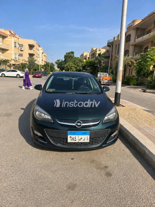 Opel Astra 2019 Green Automatic Used for Sale in Greater Cairo ( Cairo + Giza) - 4