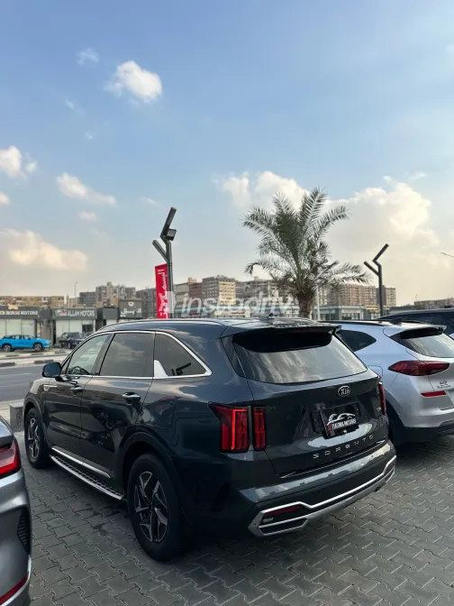 Kia Sorento 2021 Gray Automatic Used for Sale in Greater Cairo ( Cairo + Giza) - 3