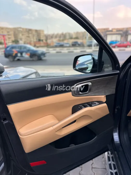 Kia Sorento 2021 Gray Automatic Used for Sale in Greater Cairo ( Cairo + Giza) - 4