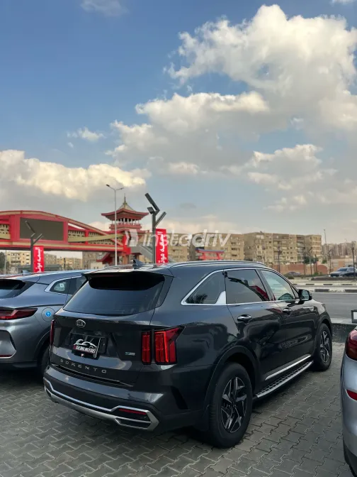 Kia Sorento 2021 Gray Automatic Used for Sale in Greater Cairo ( Cairo + Giza) - 5
