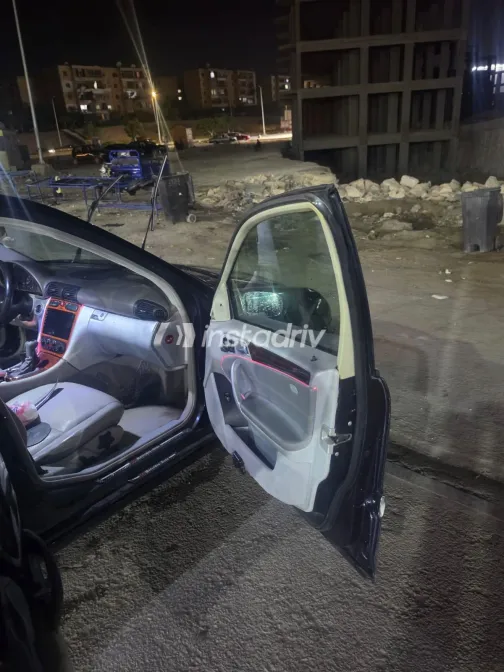 Mercedes C 180 2003 White Automatic Used for Sale in Greater Cairo ( Cairo + Giza) - 3