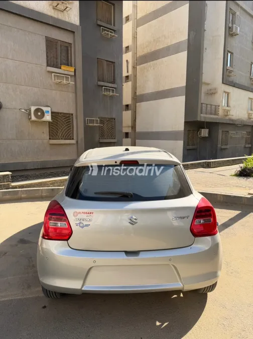 Suzuki Swift 2021 Silver Automatic Used for Sale in Greater Cairo ( Cairo + Giza) - 1