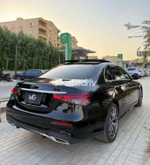 مرسيدس E 200 2022 أسود أوتوماتيك مستعملة للبيع في القاهرة الكبرى ( القاهرة - الجيزة) - 1